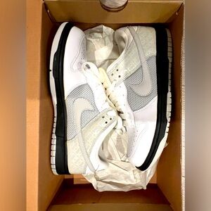 Nike Dunk Low Women’s size 8